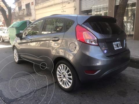 foto Ford Fiesta Kinetic Titanium Powershift usado (2014) color Gris precio $1.400.000