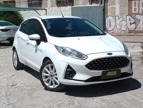 Ford Fiesta Kinetic SE usado (2018) color Blanco financiado en cuotas(anticipo $9.800.000)