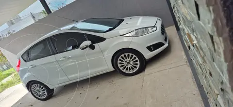 Ford Fiesta Kinetic SE usado (2015) color Blanco precio u$s10.500