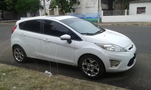 Ford Fiesta Kinetic Titanium usado (2013) color Blanco Oxford precio $10.800.000