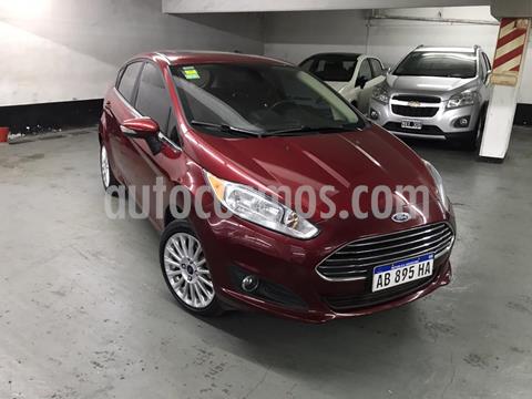 foto Ford Fiesta Kinetic Titanium usado (2017) color Rojo Rubí precio $1.329.000