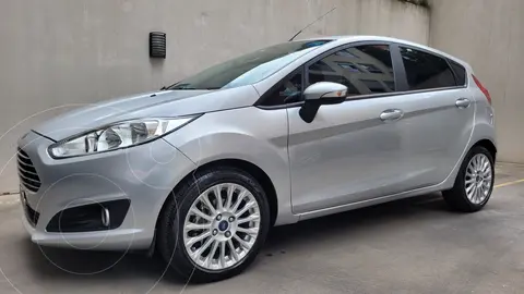 Ford Fiesta Kinetic SE usado (2015) color Plata precio u$s11.000