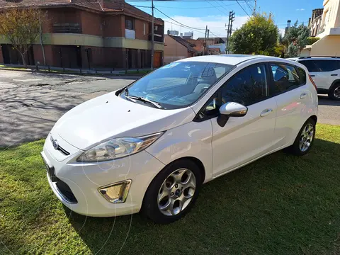 Ford Fiesta Kinetic Titanium usado (2012) color Blanco precio $11.000.000
