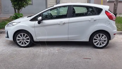 Ford Fiesta Kinetic SE usado (2018) color Blanco precio $13.500.000
