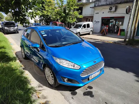 Ford Fiesta Kinetic SE usado (2017) color Azul Mediterraneo precio u$s11.000