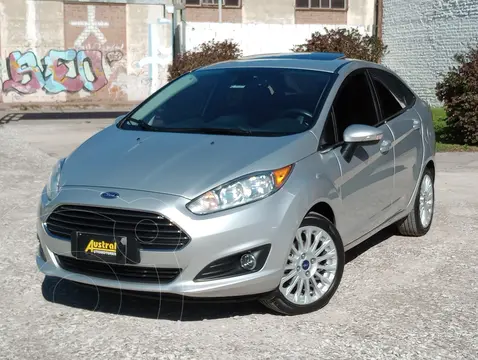 Ford Fiesta Kinetic Titanium usado (2014) color Plata precio $7.600.000