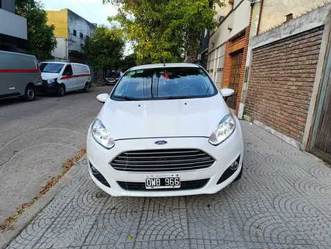 Ford Fiesta Kinetic SE usado (2015) color Blanco precio $16.000.000