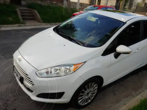 Ford Fiesta Kinetic SE Plus usado (2015) color Blanco Oxford precio $13.500.000