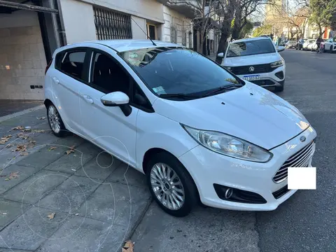 Ford Fiesta Kinetic SE usado (2016) color Blanco precio $12.800.000