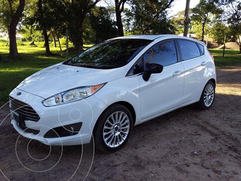 foto Ford Fiesta Kinetic Titanium Powershift usado (2015) color Blanco Oxford precio $1.190.000