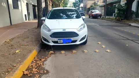 Ford Fiesta Kinetic SE usado (2017) color Blanco precio $15.000.000