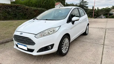 Ford Fiesta Kinetic SE Powershift usado (2016) color Blanco precio $14.600.000