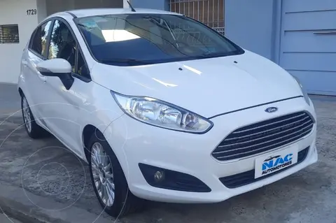 Ford Fiesta Kinetic SE usado (2015) color Blanco Oxford precio $13.500.000