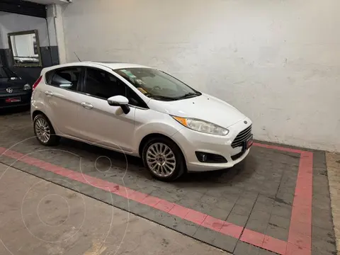 Ford Fiesta Kinetic Titanium usado (2015) color Blanco precio u$s12.800