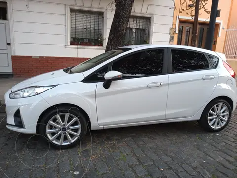 Ford Fiesta Kinetic SE usado (2018) color Blanco precio $20.500.000