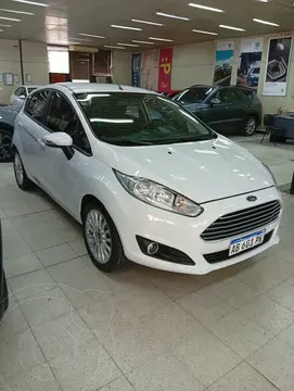 Ford Fiesta Kinetic SE usado (2017) color Blanco Oxford precio $17.000.000