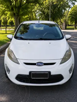 Ford Fiesta Kinetic Titanium usado (2012) color Blanco precio u$s8.400