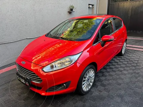 Ford Fiesta Kinetic Titanium Powershift usado (2015) color Rojo financiado en cuotas(anticipo $8.000.000)