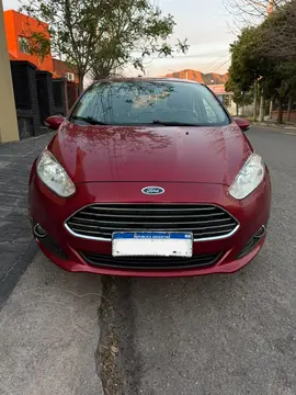 Ford Fiesta Kinetic Titanium usado (2016) color Rojo Rubi precio $17.000.000