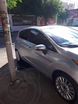 Ford Fiesta Kinetic Titanium Powershift usado (2016) color Gris precio $16.000.000