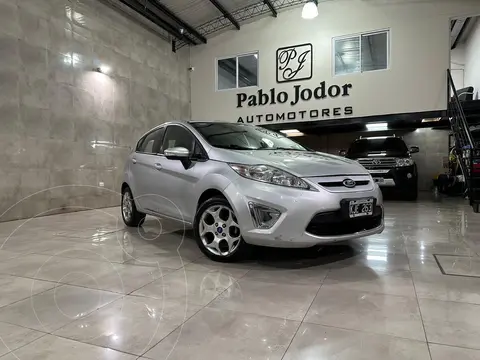 Ford Fiesta Kinetic Titanium usado (2011) color Gris precio u$s9.500