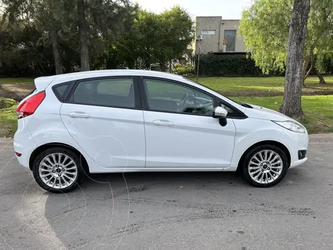 Ford Fiesta Kinetic SE Powershift usado (2017) color Blanco precio u$s9.500
