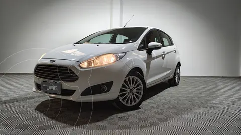 Ford Fiesta Kinetic SE usado (2017) color Blanco Oxford precio $17.150.000