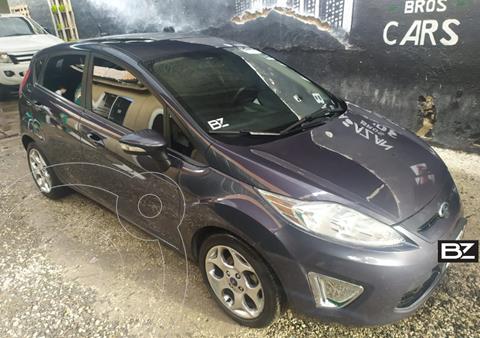 foto Ford Fiesta Kinetic Titanium usado (2013) color Gris Oscuro precio $1.050.000