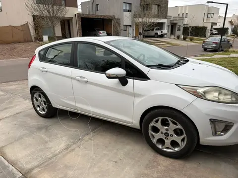 Ford Fiesta Kinetic Titanium usado (2011) color Blanco Oxford precio $11.000.000