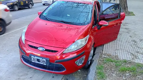 Ford Fiesta Kinetic Titanium usado (2011) color Rojo Volcanico precio $12.400.000