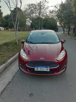 Ford Fiesta Kinetic Titanium usado (2017) color Rojo precio $17.000.000