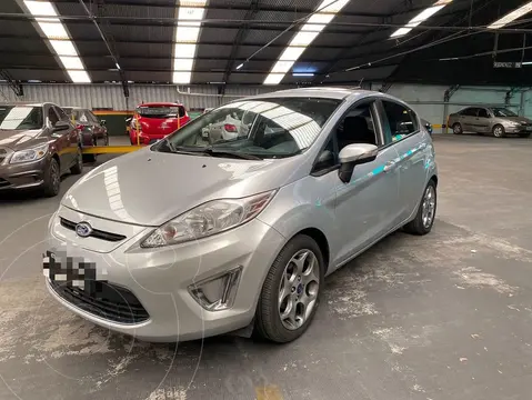 foto Ford Fiesta Kinetic Titanium usado (2011) color Gris precio $2.490.000