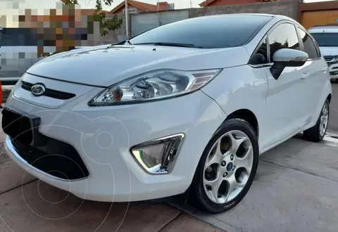 Ford Fiesta Kinetic Titanium usado (2011) color Blanco precio $12.000.000
