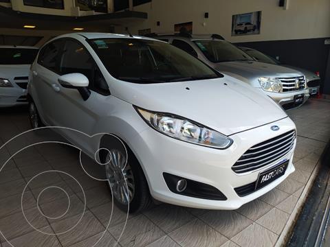 Ford Fiesta Kinetic SE usado (2016) color Blanco Oxford financiado en cuotas(anticipo $798.000)