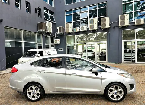 Ford Fiesta Kinetic S usado (2013) color Gris financiado en cuotas(anticipo $5.000.000)