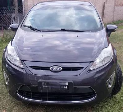 Ford Fiesta Kinetic Titanium usado (2013) color Azul Ibiza precio $13.900.000