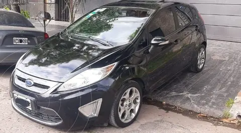 Ford Fiesta Kinetic Titanium usado (2011) color Negro Perla precio $13.500.000