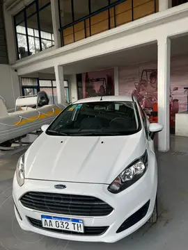 Ford Fiesta Kinetic S Plus usado (2016) color Blanco precio u$s9.500