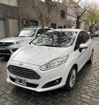 Ford Fiesta Kinetic SE usado (2014) color Blanco precio u$s9.500