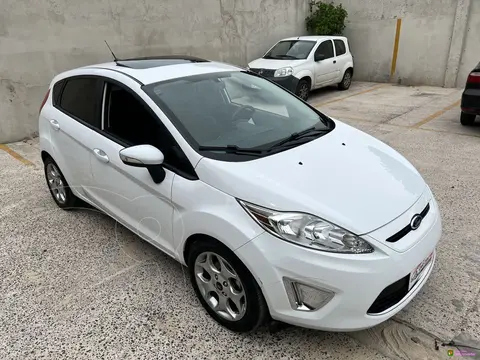 Ford Fiesta Kinetic S Plus usado (2013) color Blanco Oxford financiado en cuotas(anticipo $1.300.000 cuotas desde $250.000)