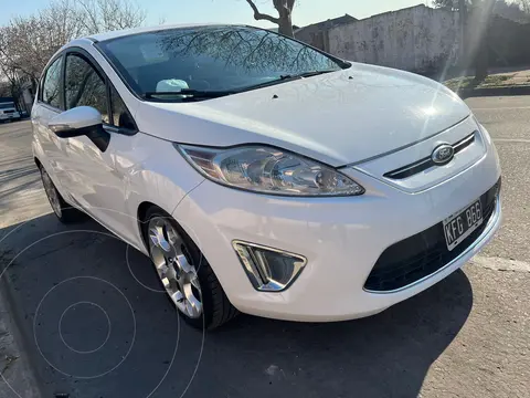 Ford Fiesta Kinetic Titanium usado (2011) color Blanco Oxford precio $11.200.000