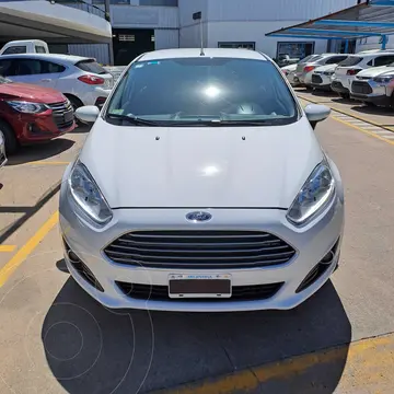 Ford Fiesta Kinetic SE usado (2015) color Blanco financiado en cuotas(anticipo $1.755.360 cuotas desde $75.007)