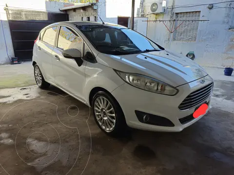 Ford Fiesta Kinetic SE usado (2014) color Blanco precio $13.000.000