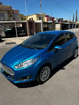 foto Ford Fiesta Kinetic SE usado (2014) color Azul Mediterráneo precio $3.300.000