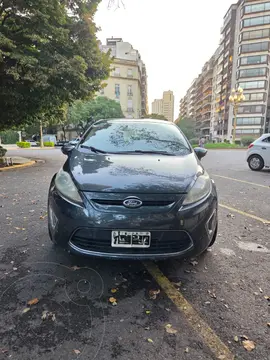 Ford Fiesta Kinetic Titanium usado (2011) color Negro Perla precio $12.200.000