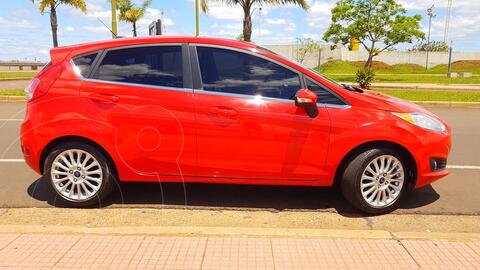 Ford Fiesta Kinetic Titanium usado (2015) color Rojo precio $2.300.000