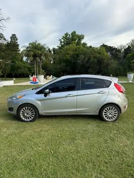 Ford Fiesta Kinetic SE Plus usado (2014) color Plata precio u$s11.000