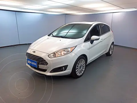 Ford Fiesta Kinetic Titanium usado (2017) color Blanco Oxford financiado en cuotas(anticipo $1.875.000)