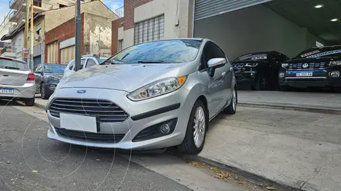 Ford Fiesta Kinetic Titanium usado (2014) color Gris precio u$s12.500