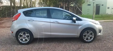 Ford Fiesta Kinetic Titanium usado (2012) color Gris precio $12.500.000